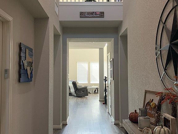 2nd image of 2111 Tiptop Ln