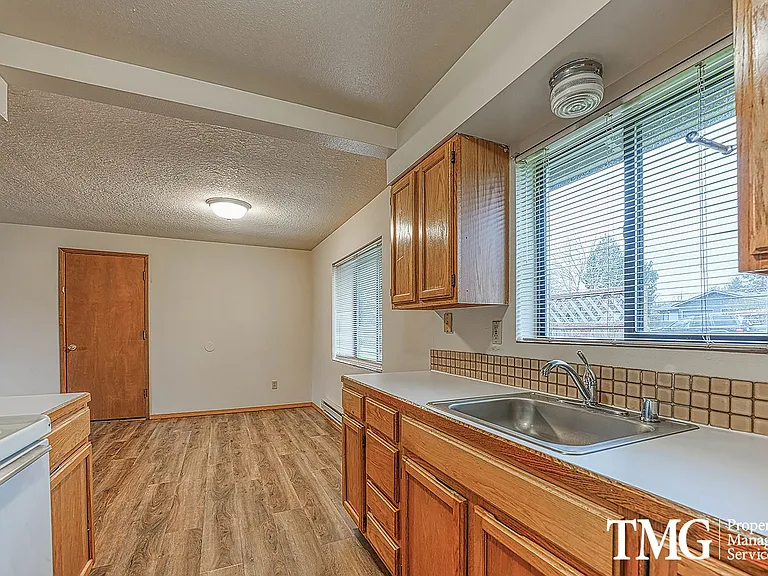3327 Addy St — Photo 8