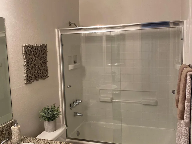 2 Bed - Hall bath with tub