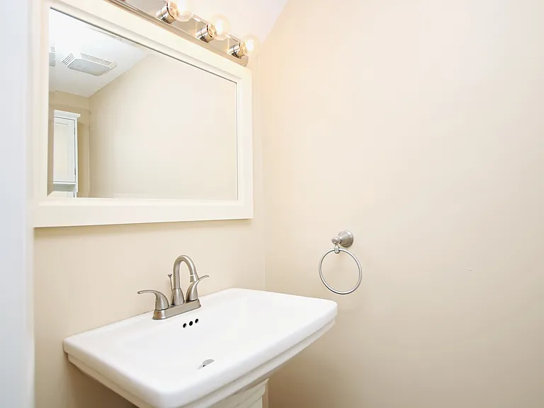 2512 Fontaine Ave #B — Photo 7