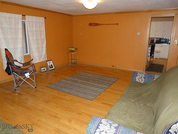 4th image of 420 E 2nd Ave