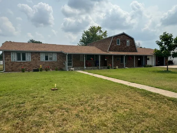 910 S Harrison St, Hugoton, KS 67951