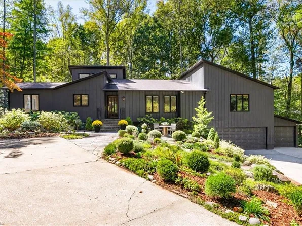 8005 Eastridge Rd, Oak Ridge, NC 27310