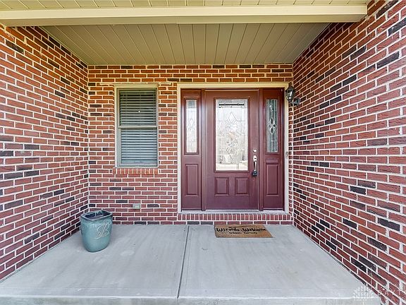 4th image of 121 Megan Ln