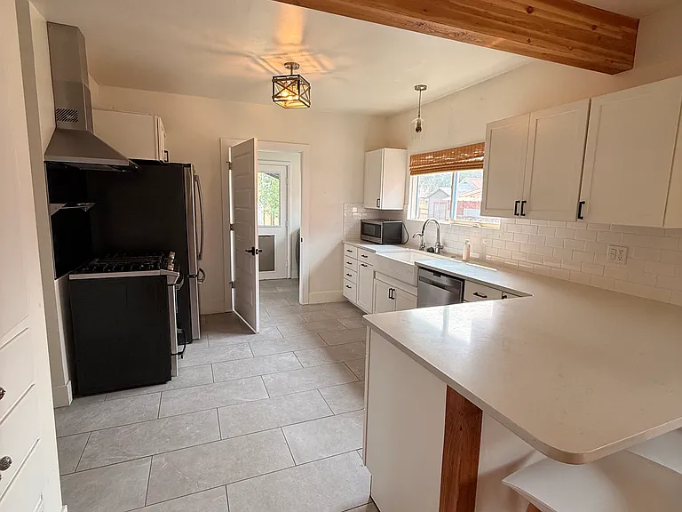 619 Columbia Ave — Photo 4