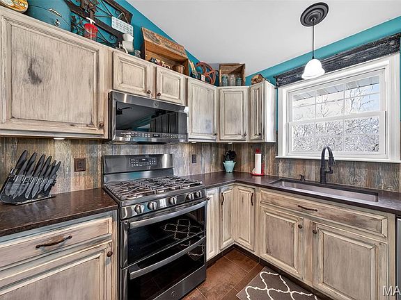 3rd image of 2489 Oak Forest Dr