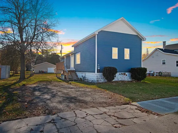 608 5th St, Oconto, WI 54153