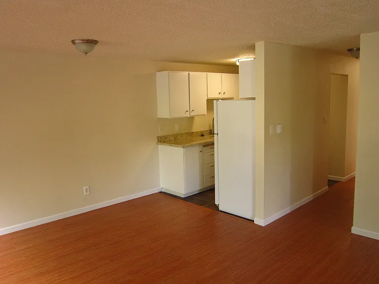 1821 E Thomas St — Photo 5