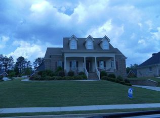 302 Cold Harbor Dr, Loganville, GA 30052