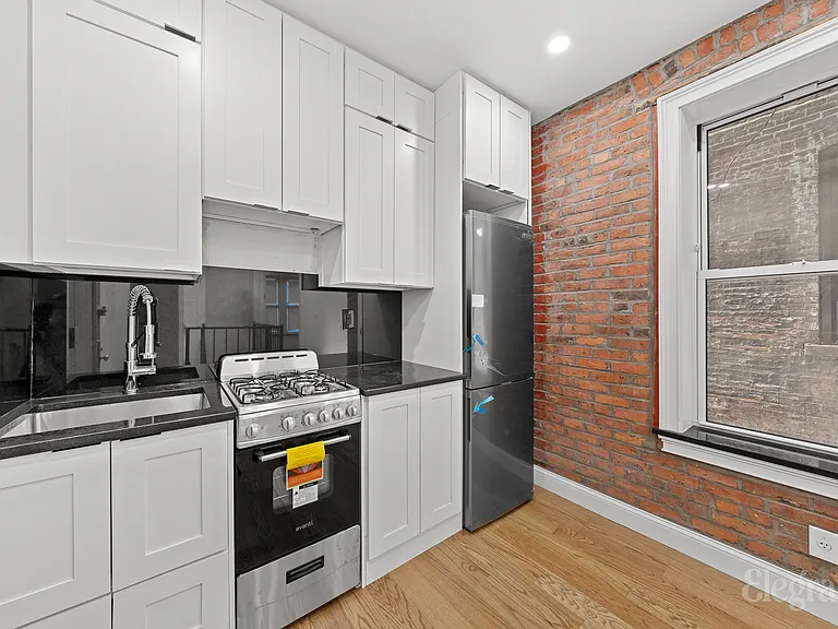42 Bank St #11 — Photo 3