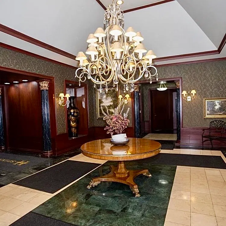 2 bed, 1090 sqft, $2,250 — Photo 3