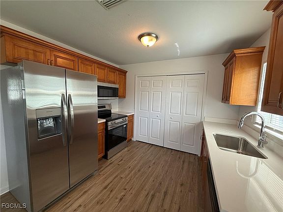 3rd image of 520 Orchard Park Dr