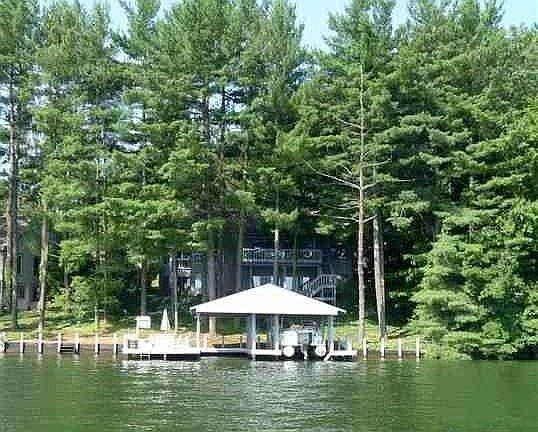 3rd image of 475 Greenacre Cir