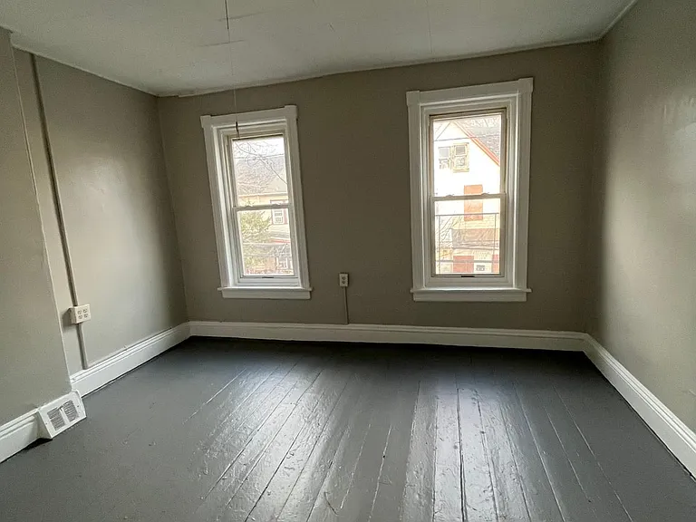 71 S Logan Ave — Photo 6