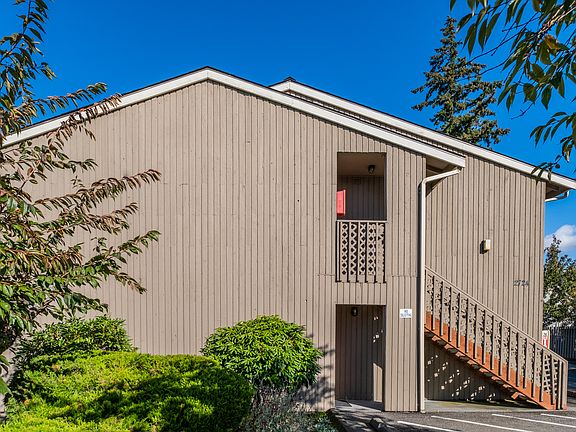 4th image of 2728 W Maplewood Ave #20