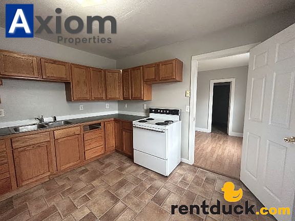 4th image of 718 N 10th Ave