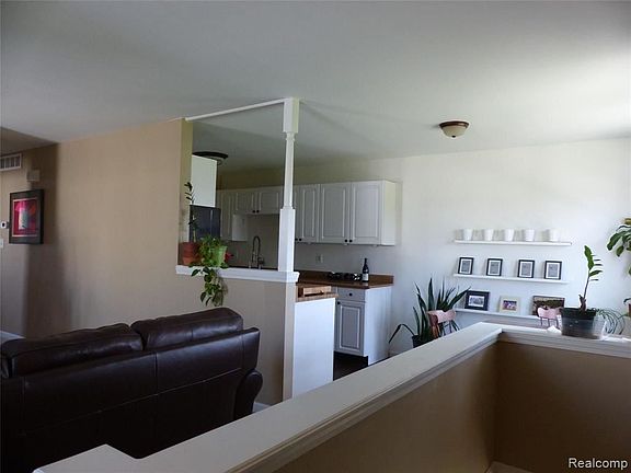 4th image of 39886 Village Wood Cir