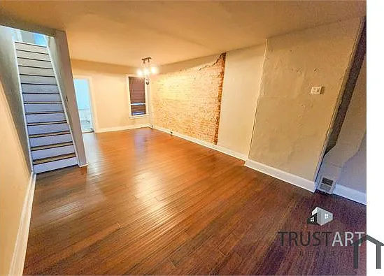 3885 Manor St — Photo 7