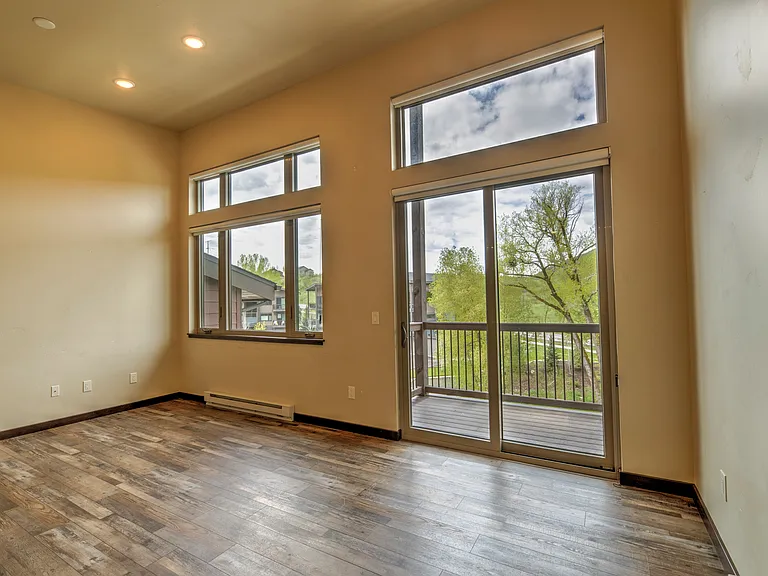 320 Fox Springs Cir #303 — Photo 4