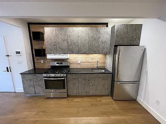 1st image of 812 Saint Johns Pl #1E