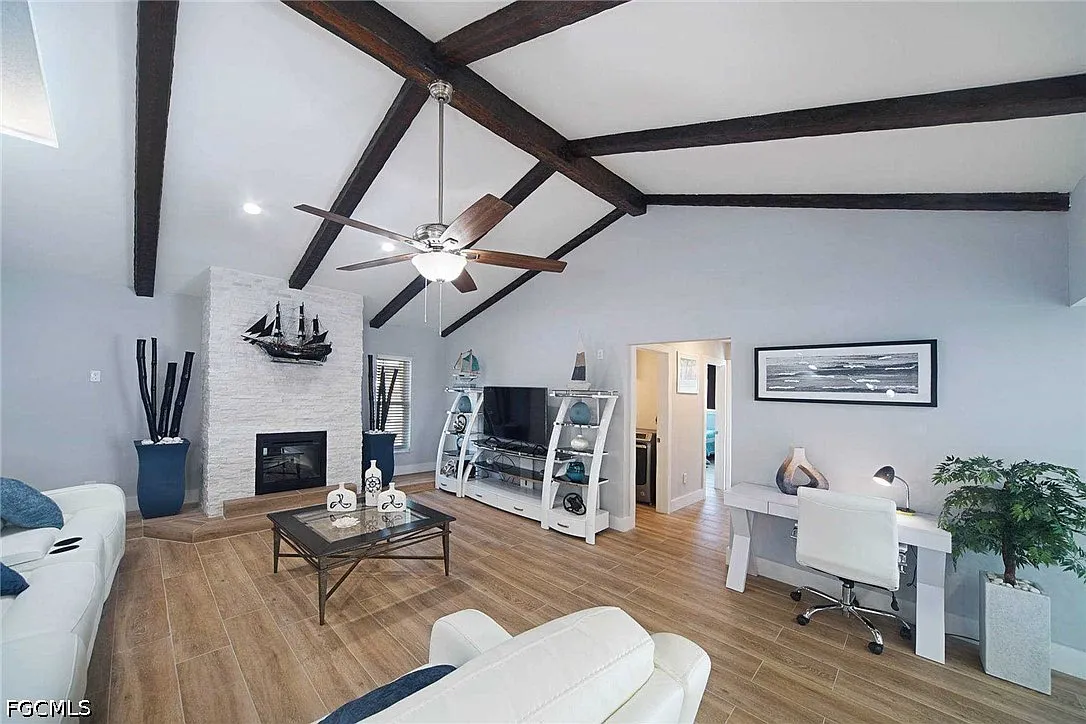 3 bed, 2.0 bath, 1937 sqft, $8,380 — Photo 4