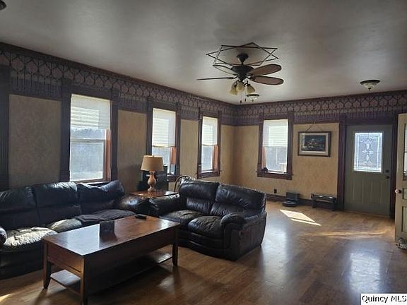 3rd image of 1560 Main St