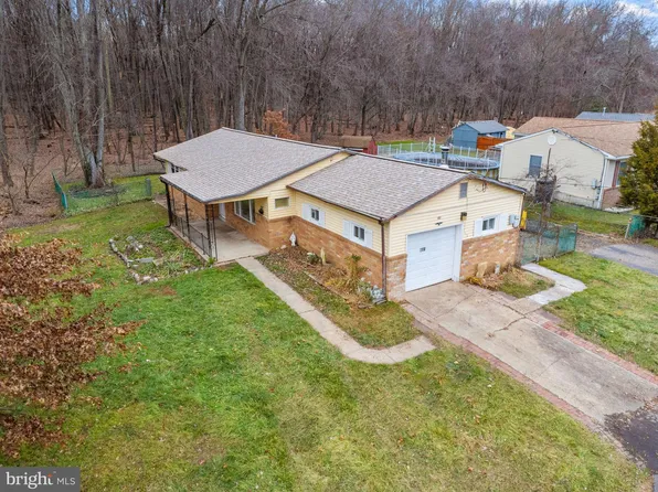 4501 Fayette Dr, Bristol, PA 19007