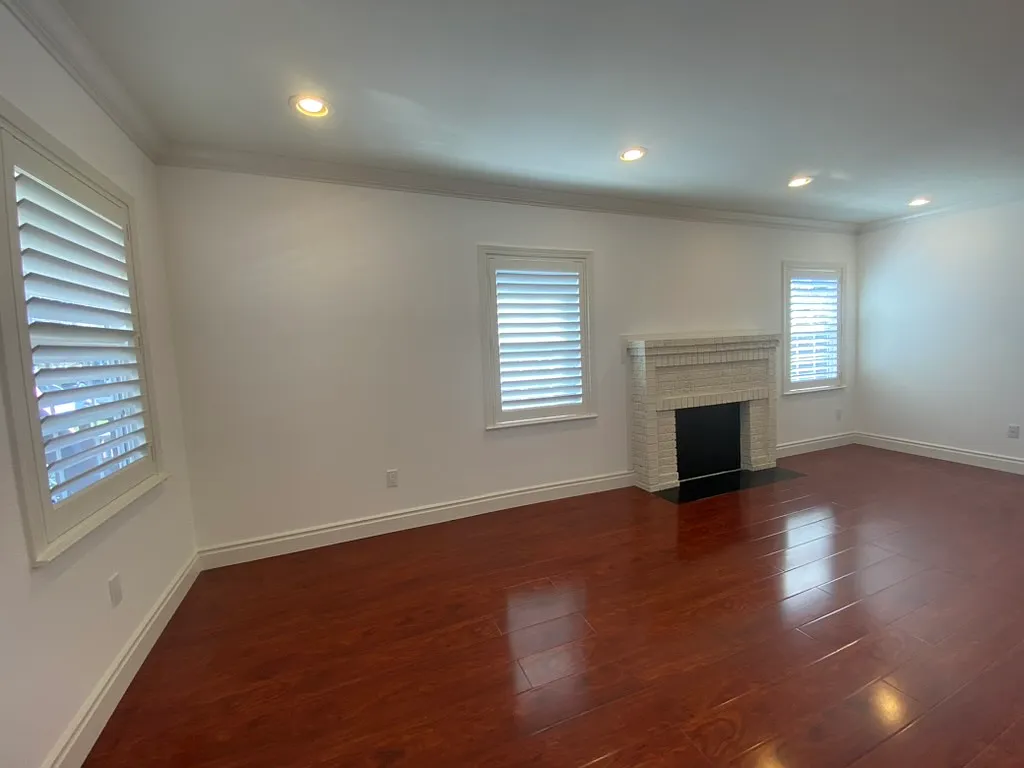 1026 Iris Street - 1 — Photo 3