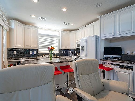 5th image of 1119 Periwinkle Way Unit 97