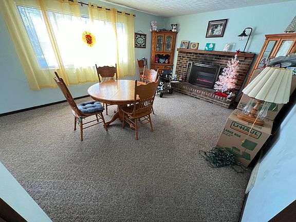 4th image of 1923 Denise Dr