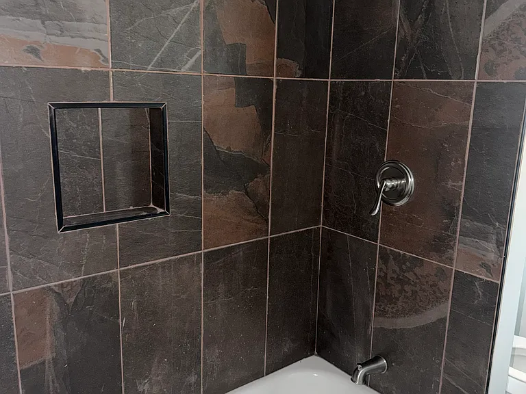 124 W College St #7 — Photo 4