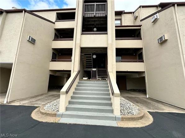 1801 E Perry St APT 2, Pt Clinton, OH 43452