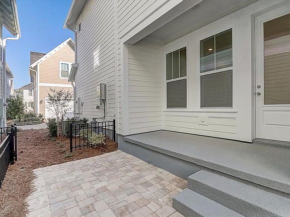 5th image of 913 McKinnon Sq