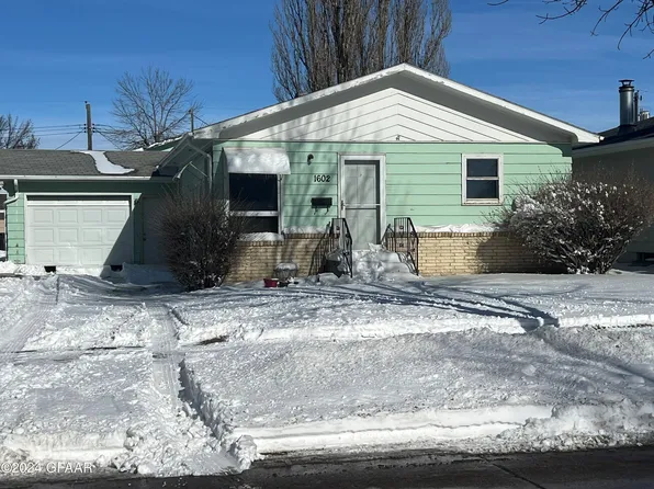 1602 10th Ave N, Grand Forks, ND 58203