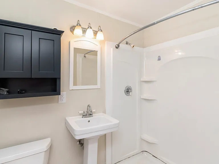 4904 Auburn Dr N — Photo 13