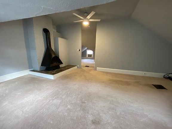 XL Living Room, high ceilings