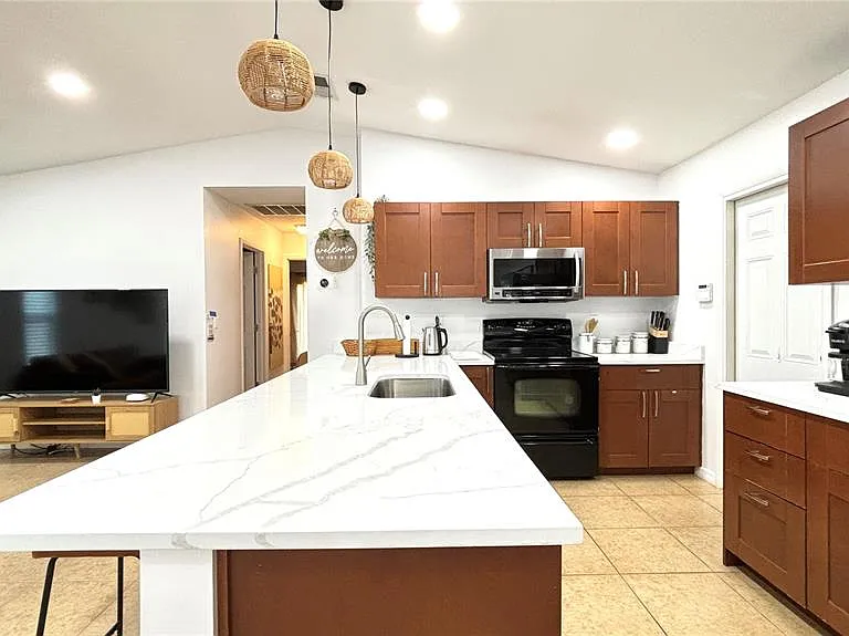 2431 Loma Linda St — Photo 8