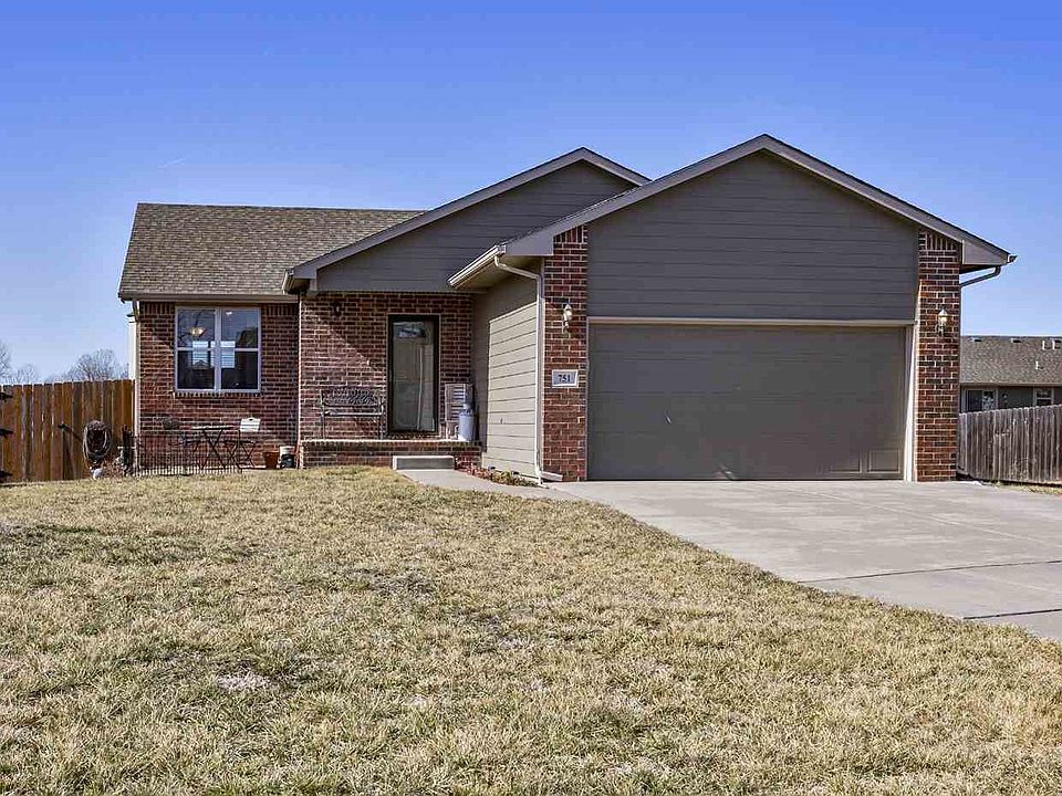 1st image of 751 S Cherrywood Cir