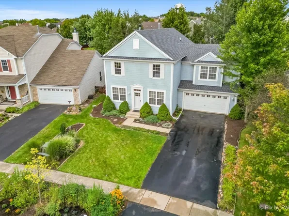 414 Red Sky Dr, St Charles, IL 60175