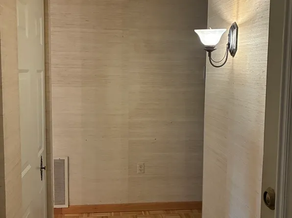 146 Marble St APT 408, Stoneham, MA 02180