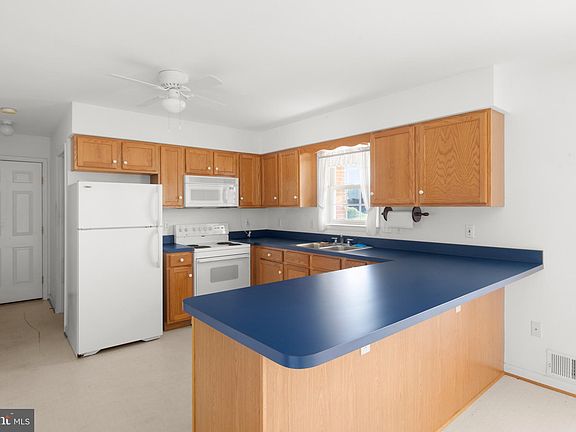 4th image of 583 Cresthaven Ct