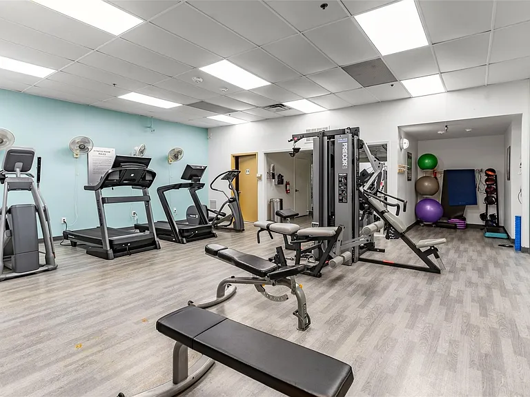 6211 W Northwest Hwy #400 — Photo 24