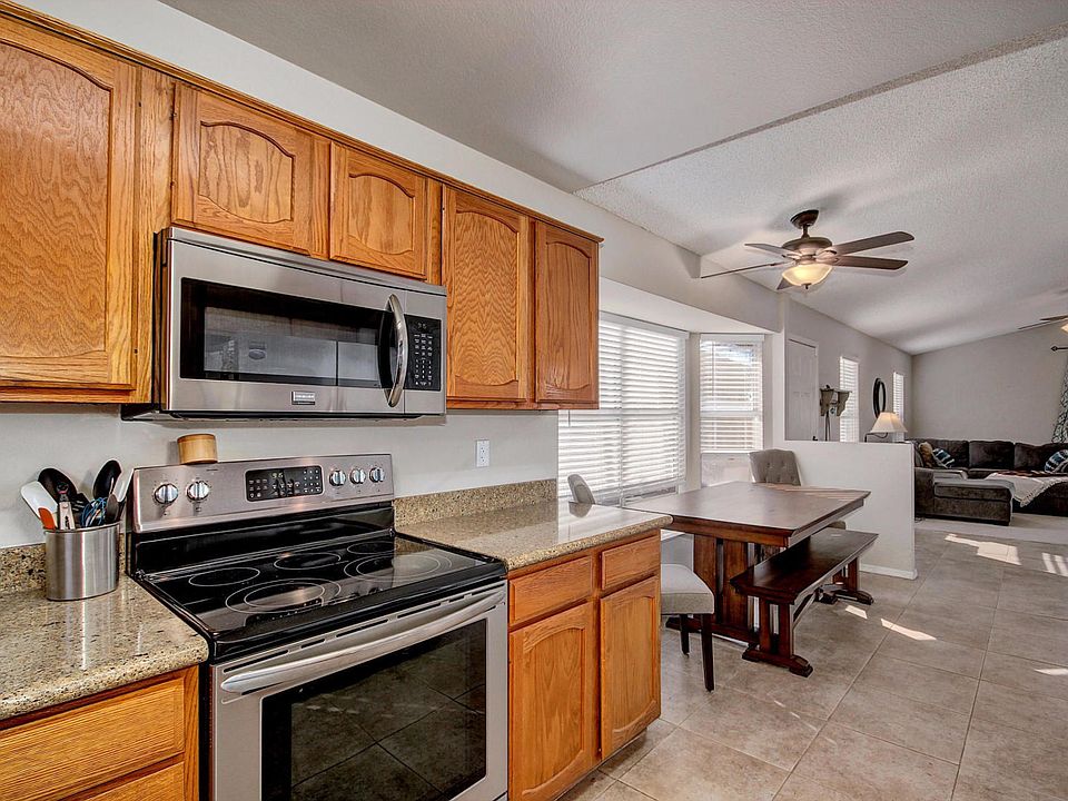 1st image of 2927 E Woodland Dr