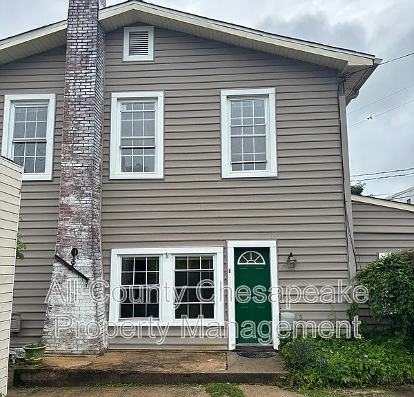 1011 Main St #B — Photo 1