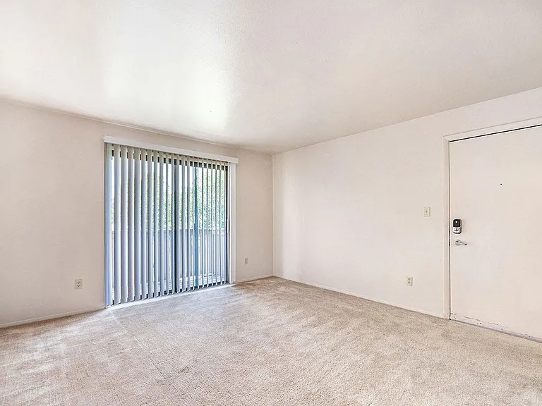 West Wind Apartments — Photo 15