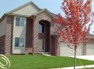 19888 Gloria Dr, Macomb, MI 48044