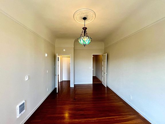 5th image of 2476 Bush St #2