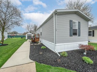 139 Menlo Park, Belleville, MI 48111