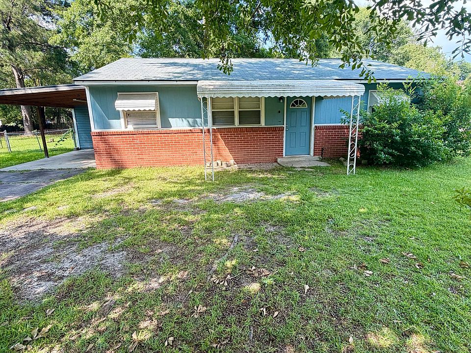 1st image of 208 Crescent Dr