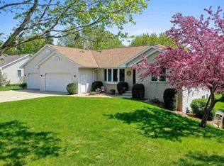 1346 Settlers Row, Green Bay, WI 54313
